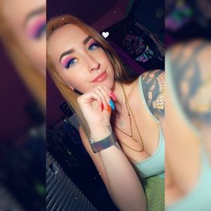 Meet your Posher, Caroline